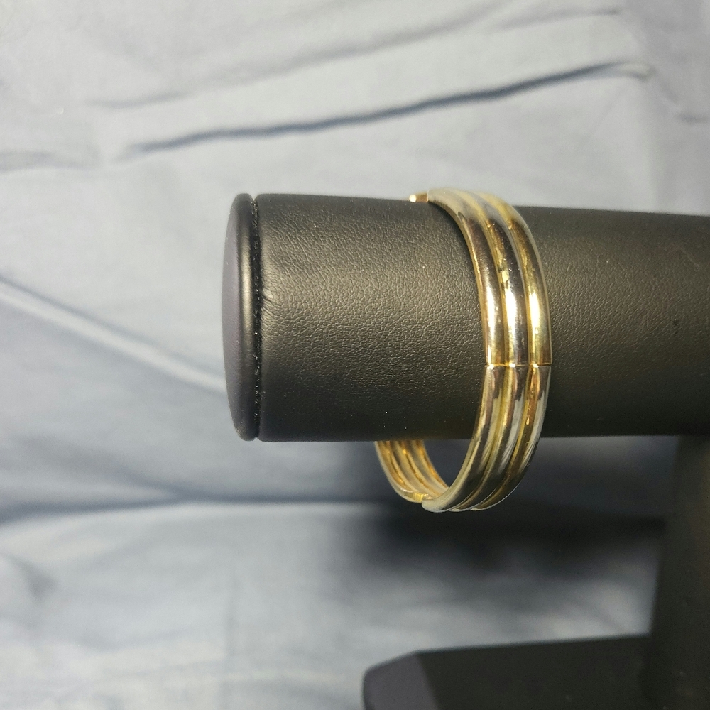 Vintage 1980's Gold Tone Clamper Bangle Bracelet - Picture 2 of 4